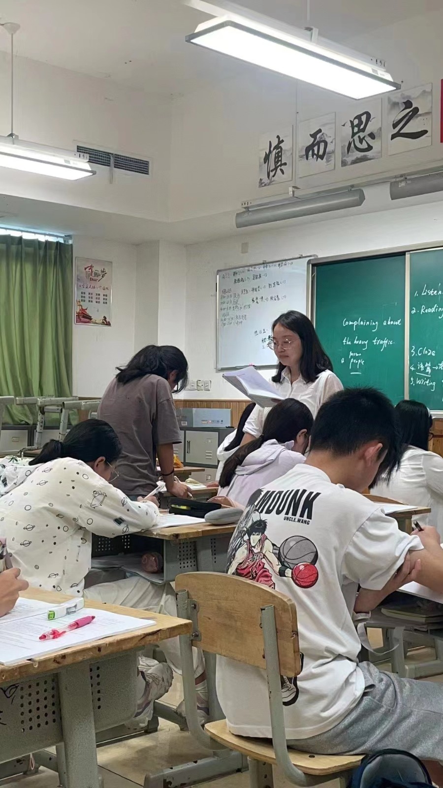 英語(yǔ)老師——?jiǎng)⒚?.jpg